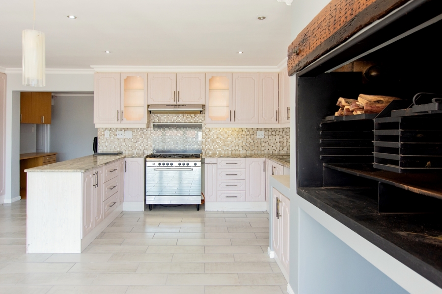 7 Bedroom Property for Sale in Myburgh Park Western Cape